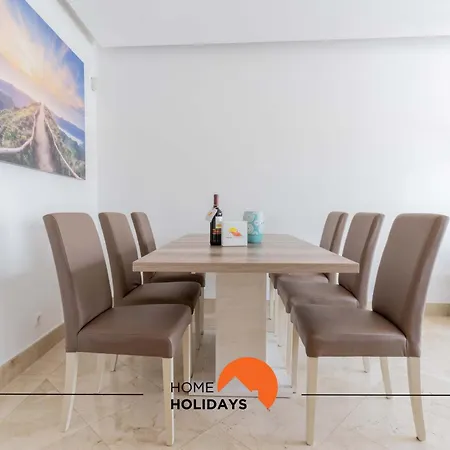 #104 Fanichi Flat By Holidays