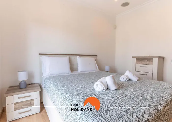 #104 Fanichi Flat By Holidays Apartment *