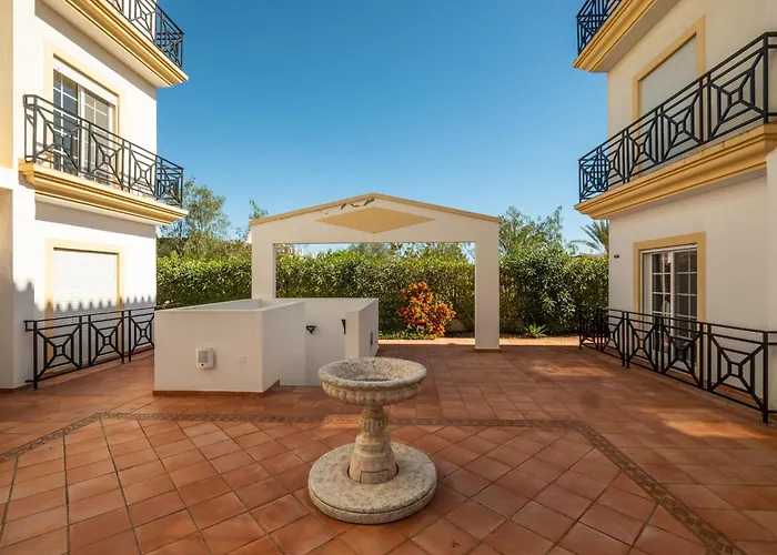 #104 Fanichi Flat By Holidays Apartment